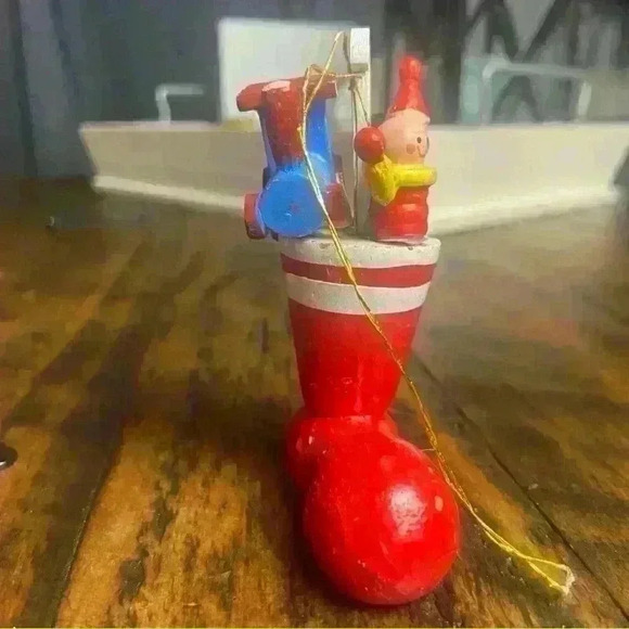 Vintage Heirloom Hand Painted‎ Wooden Christmas Ornament. Made in Tiawan - Picture 4 of 7